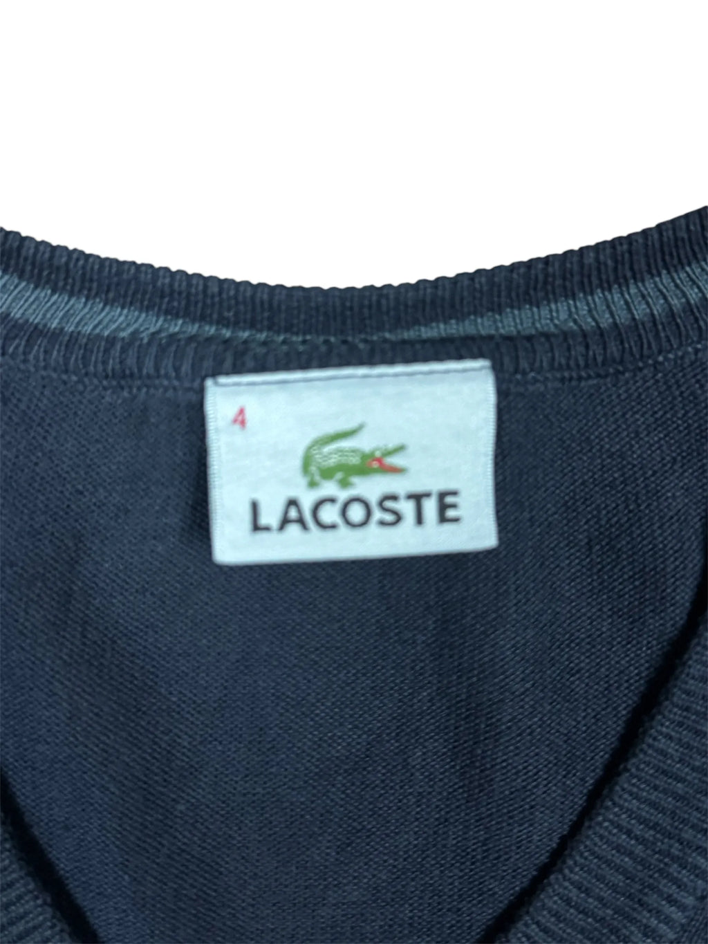 Dunkelblaues Lacoste Sweatshirt, Größe M, hochwertig und stylisch.