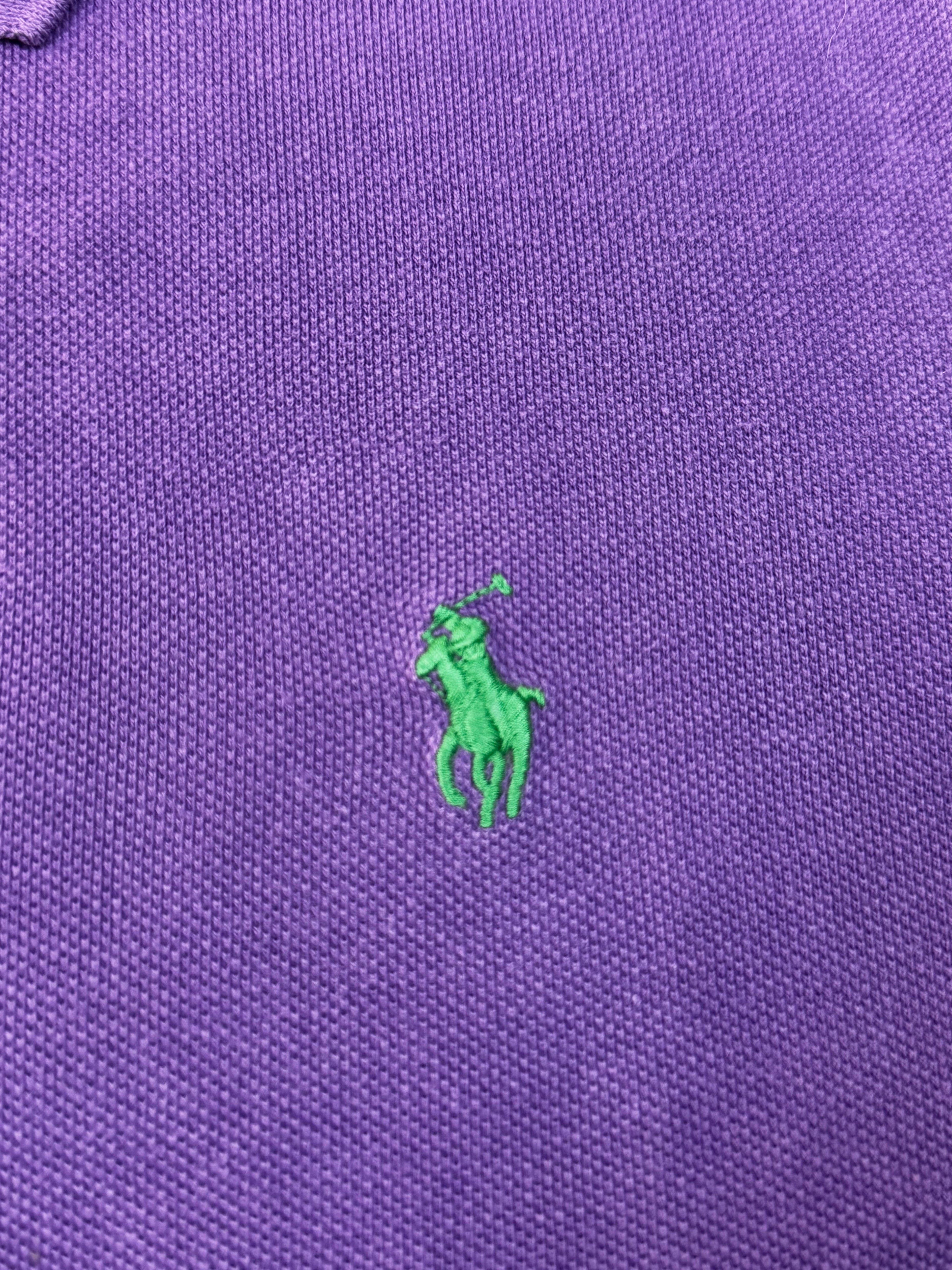 Lila Ralph Lauren Poloshirt in Größe XL mit grünem Logo.
