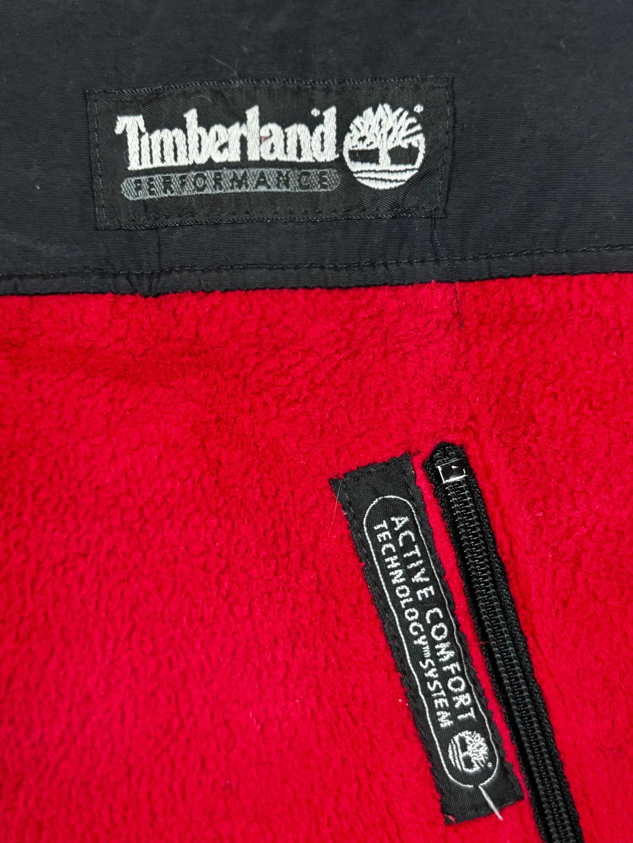 Timberland Fleecejacke in Rot/Schwarz, Größe S, ideal für Outdoor-Einsätze, atmungsaktiv und langlebig.