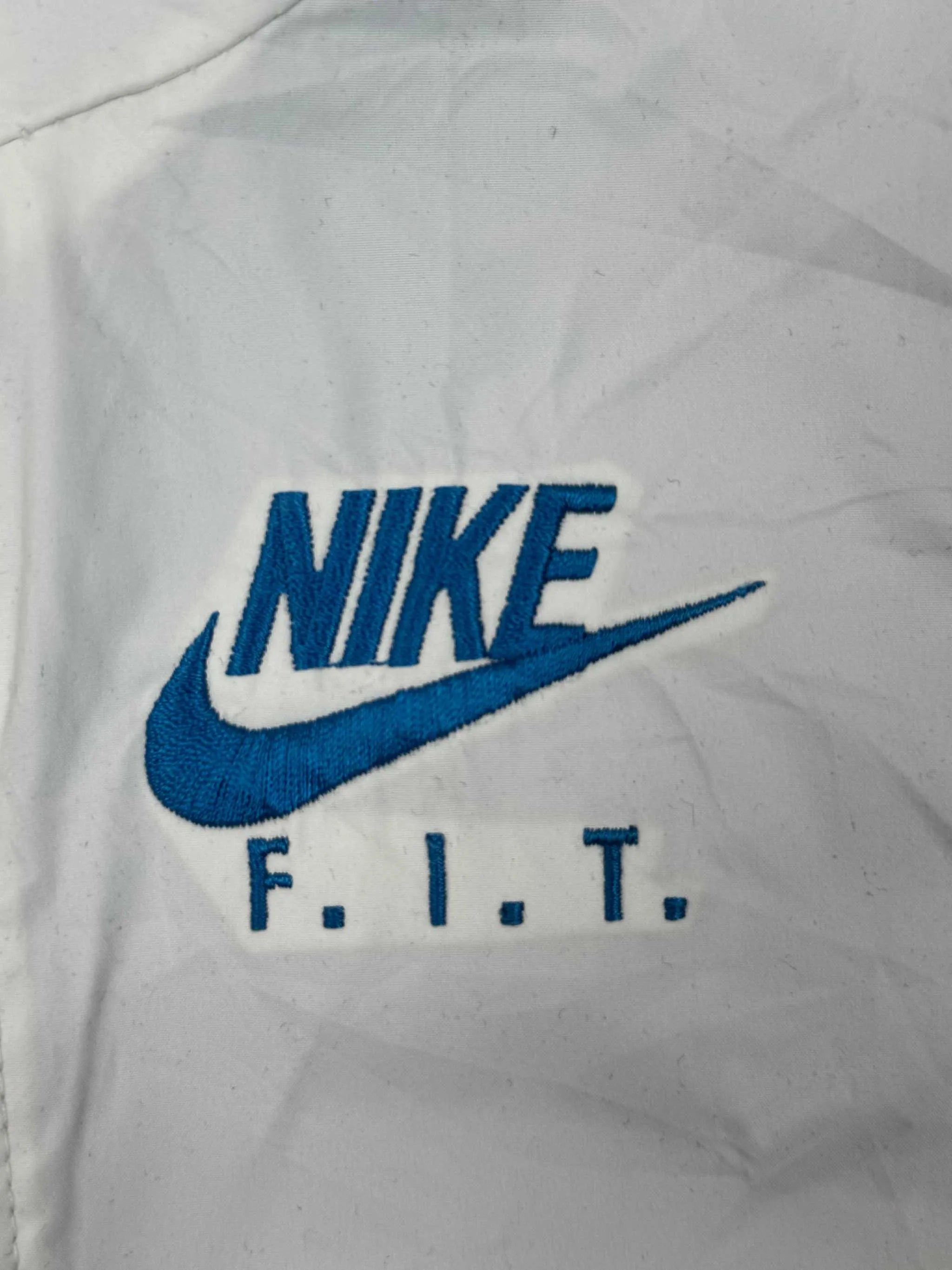 Nike Vintage Fleecejacke in Blau und Weiß, Größe 2XL, Logoansicht.