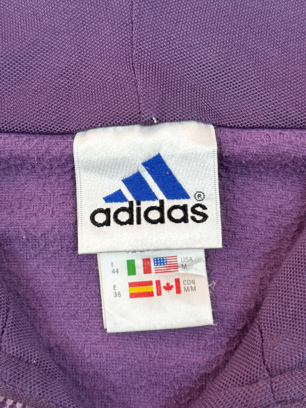 Lila Adidas Fleece in Größe M mit Etikett.