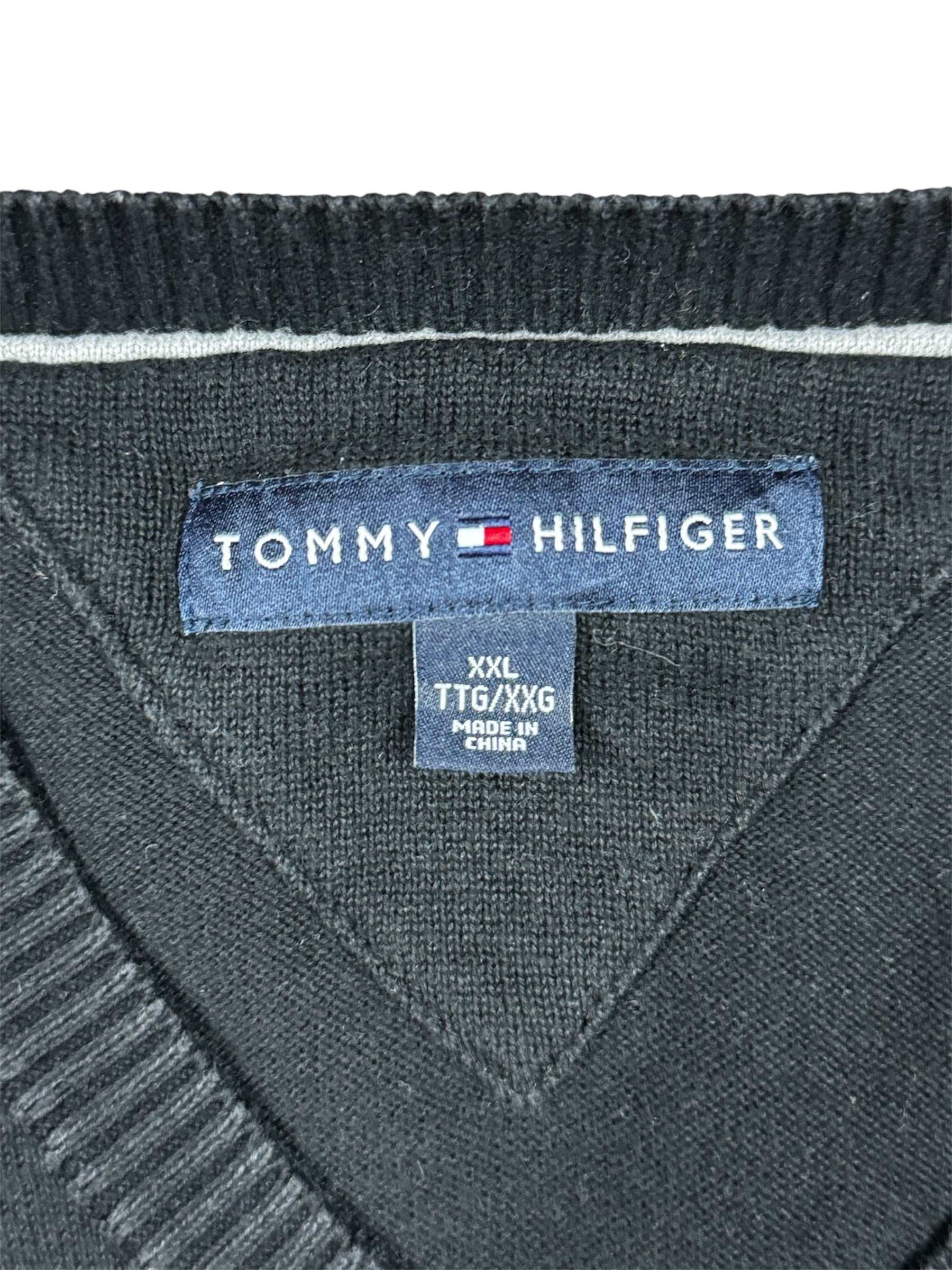 Tommy Hilfiger Sweatshirt in Schwarz mit grau- und weinrotkariertem Muster, Größe XXL.